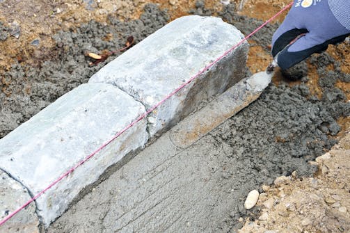 Näkyvät reunakivet Maakostea betoni: Näkyvät reunakivet